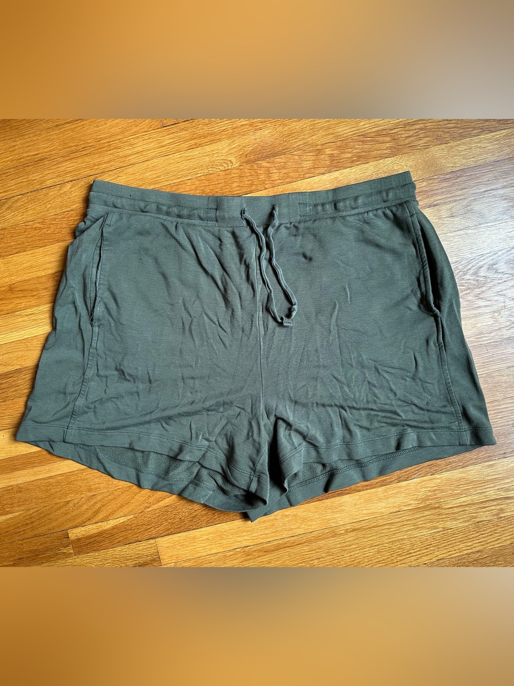 Lou & Grey Olive Lounge Shorts L